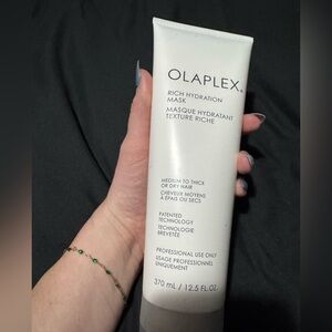 OLAPLEX Rich Hydration Mask in White and Gray